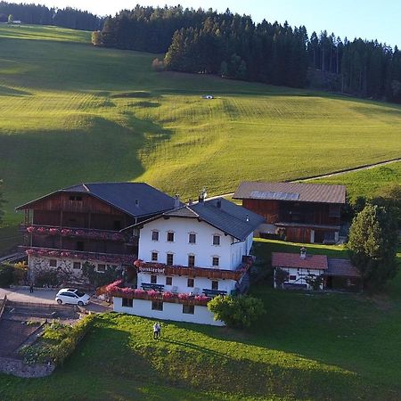 Hanslerhof Bed & Breakfast Braies  Exterior photo